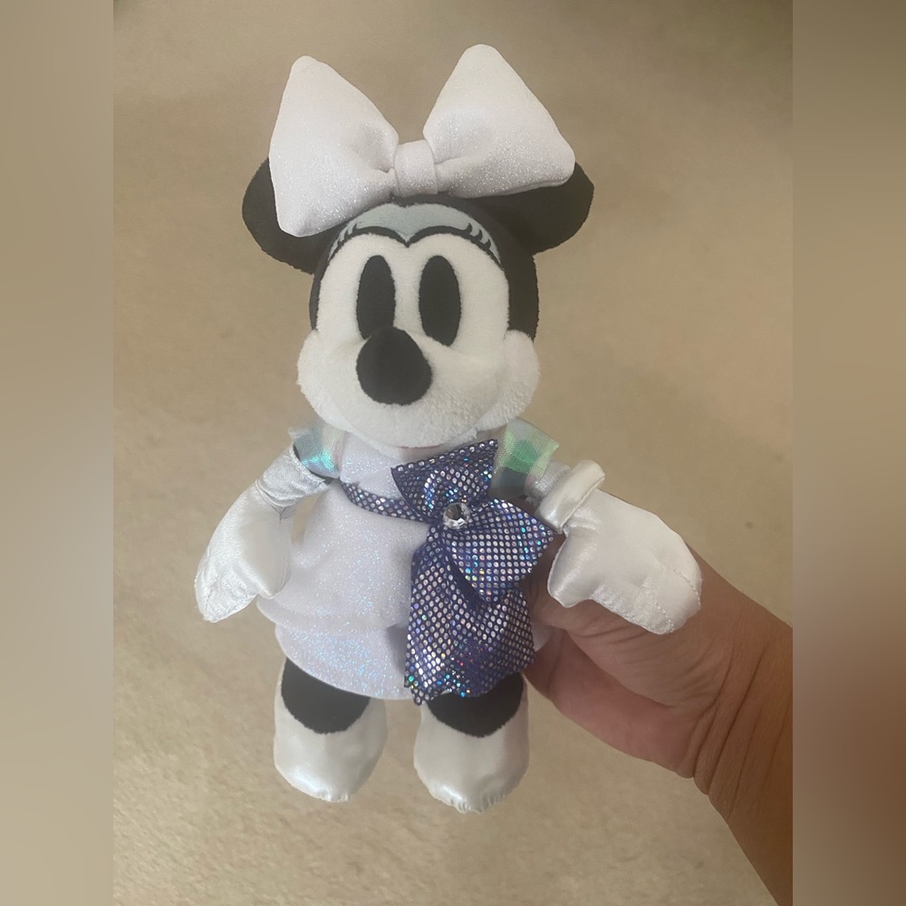 Disney 100 Minnie plush keychain